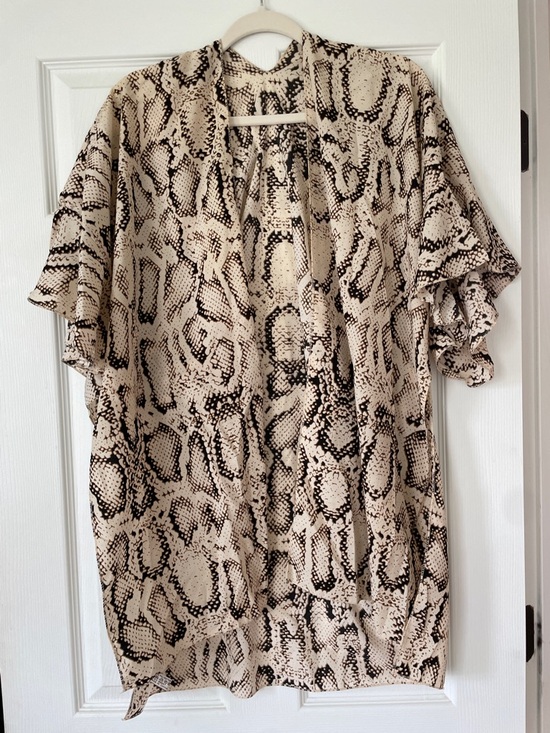 Tops - Snake Print Kimono Cardigan in Beige and Black